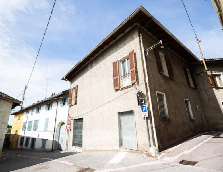 casa indipendente in vendita a Rogeno in zona Casletto