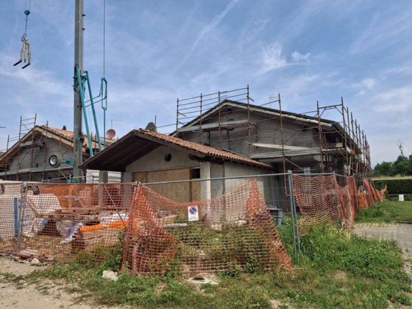 casa indipendente in vendita a Rogeno in zona Casletto