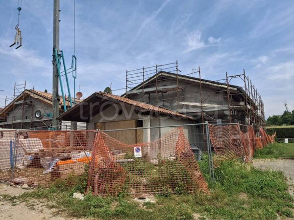 casa indipendente in vendita a Rogeno in zona Casletto