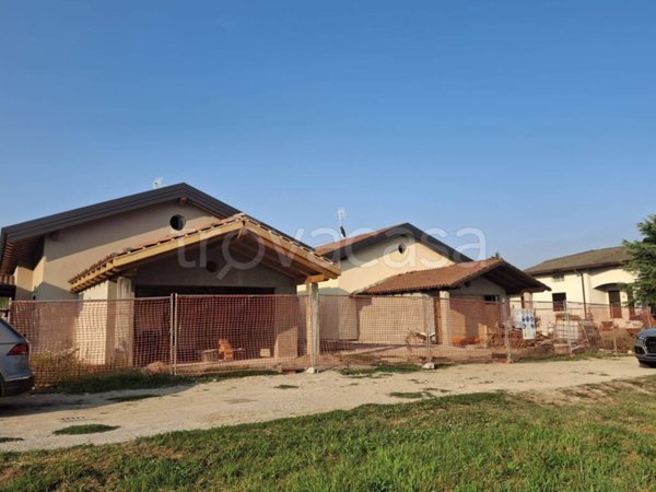 casa indipendente in vendita a Rogeno in zona Casletto