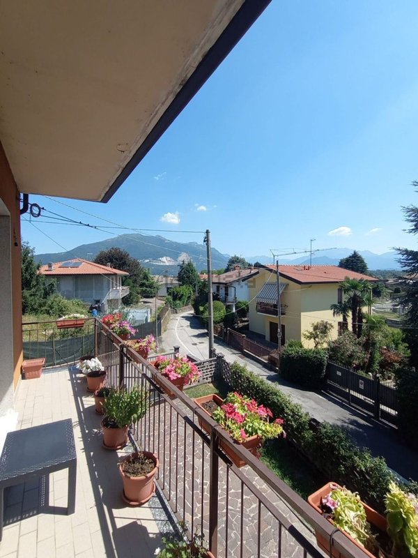 appartamento in vendita a Rogeno in zona Casletto