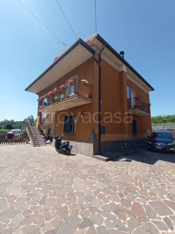 appartamento in vendita a Rogeno in zona Casletto