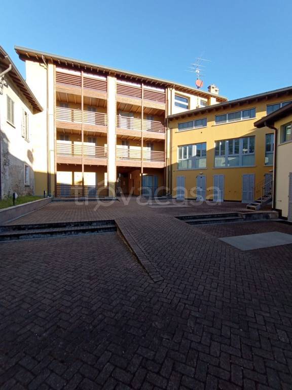 appartamento in vendita a Rogeno in zona Casletto