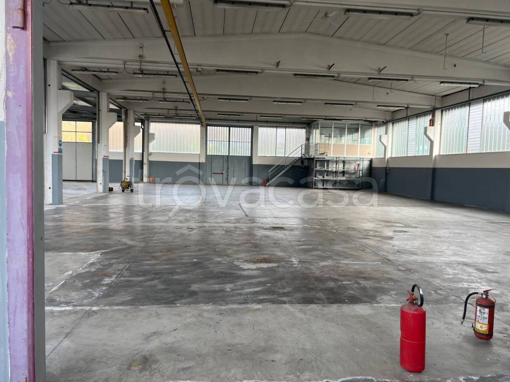 locale commerciale in vendita a Santa Maria Hoè