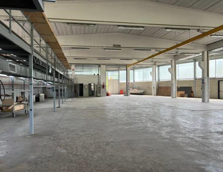 locale commerciale in vendita a Santa Maria Hoè