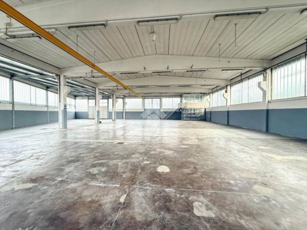 locale commerciale in vendita a Santa Maria Hoè