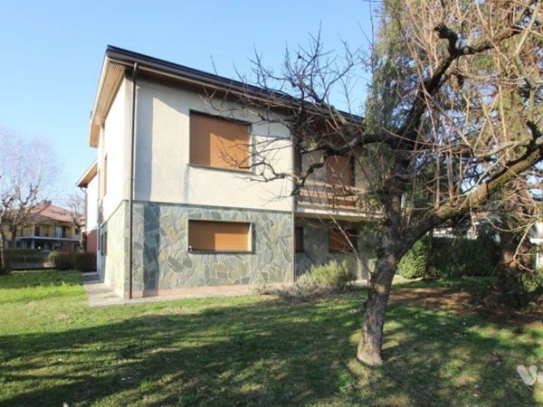 casa indipendente in vendita a Sirone