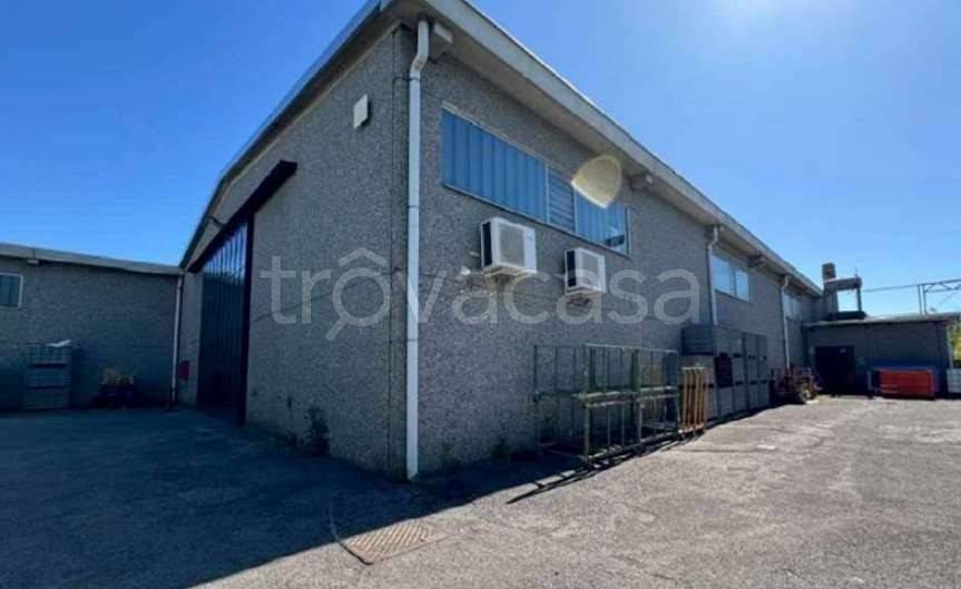 locale commerciale in vendita a Sirone