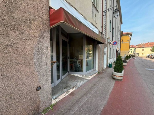 locale commerciale in vendita a Sirone in zona San Benedetto