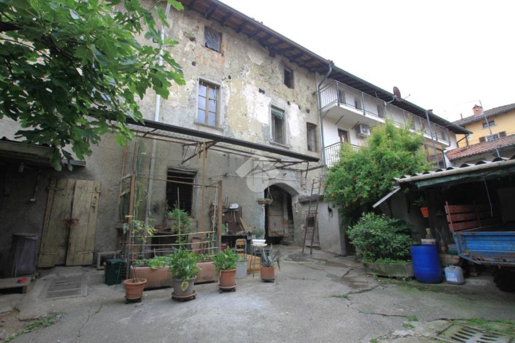 casa indipendente in vendita a Sirone in zona San Benedetto