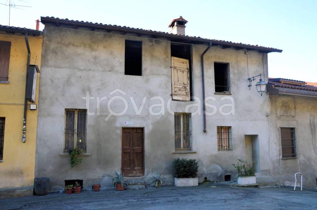 appartamento in vendita a Sirone in zona San Benedetto