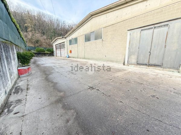 capannone in vendita a Sirtori