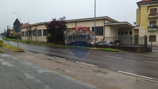 capannone in vendita a Sirtori