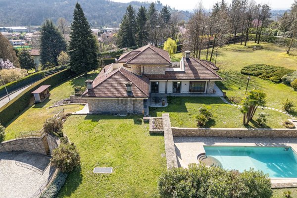 casa indipendente in vendita a Sirtori