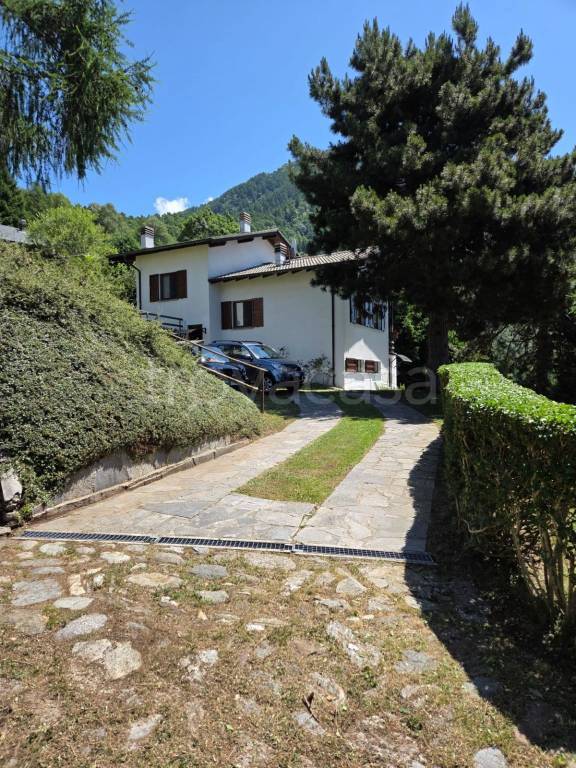 casa indipendente in vendita a Sueglio
