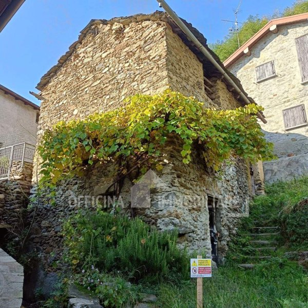 casa indipendente in vendita a Sueglio