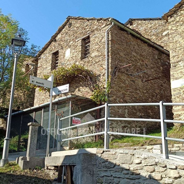 casa indipendente in vendita a Sueglio