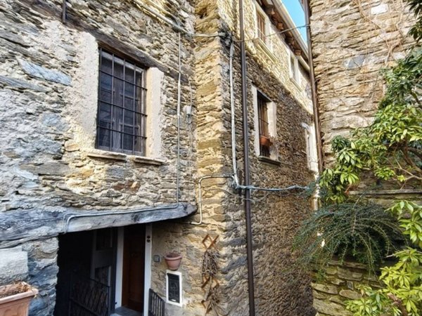 casa indipendente in vendita a Sueglio