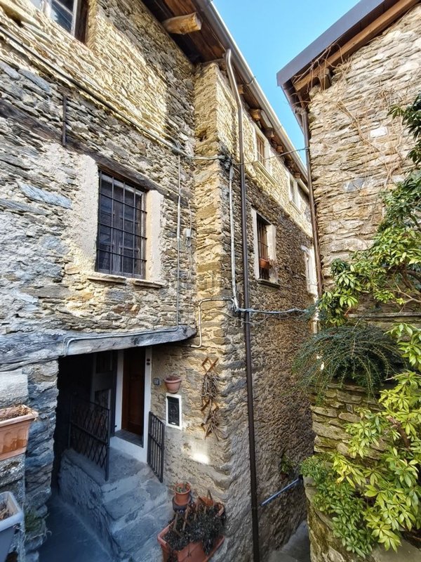 casa indipendente in vendita a Sueglio