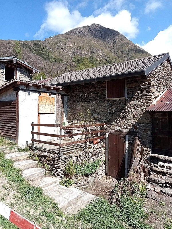 casale in vendita a Sueglio