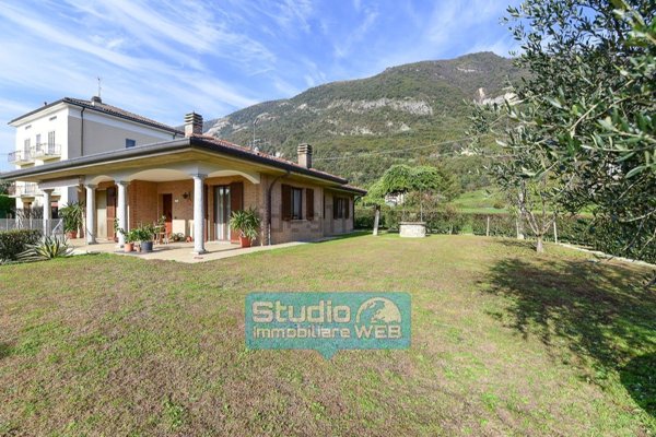 casa indipendente in vendita a Suello