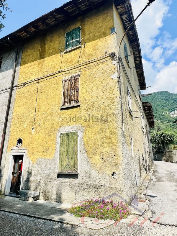 casa indipendente in vendita a Suello