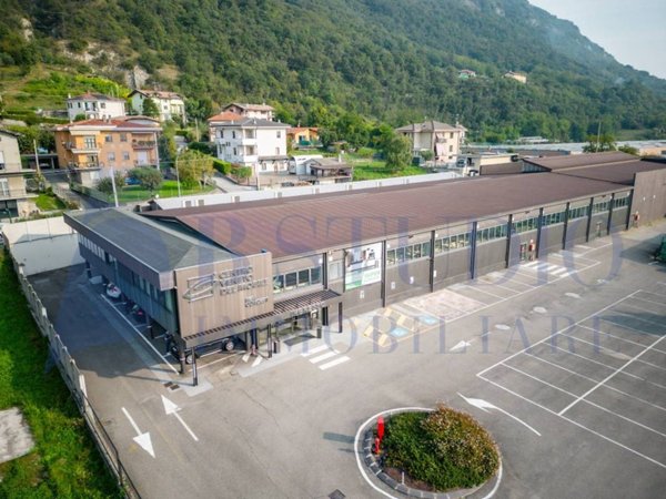 locale commerciale in vendita a Suello in zona Borima