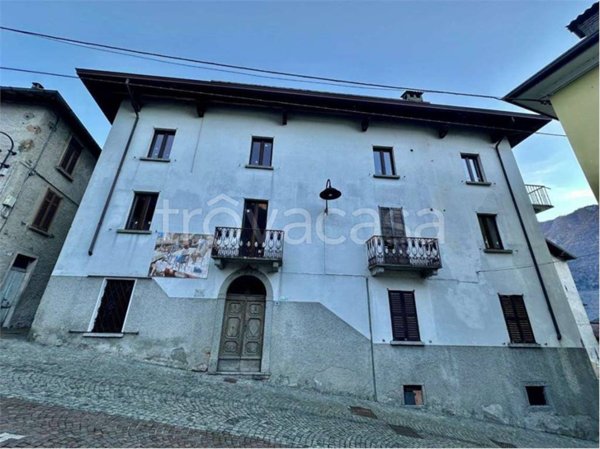 negozio in vendita a Taceno