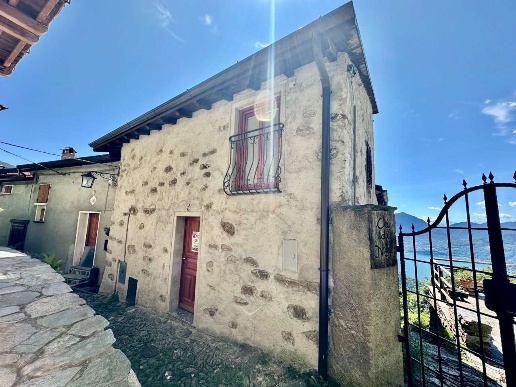 appartamento in vendita a Taceno