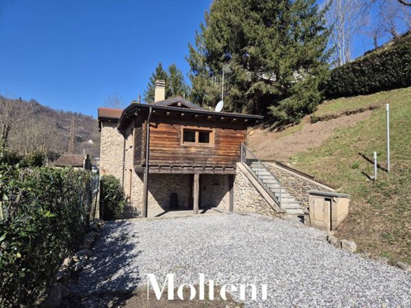 casa indipendente in vendita a Taceno