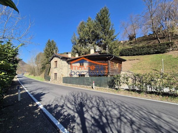 casa indipendente in vendita a Taceno