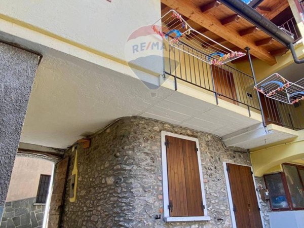 casa indipendente in vendita a Taceno