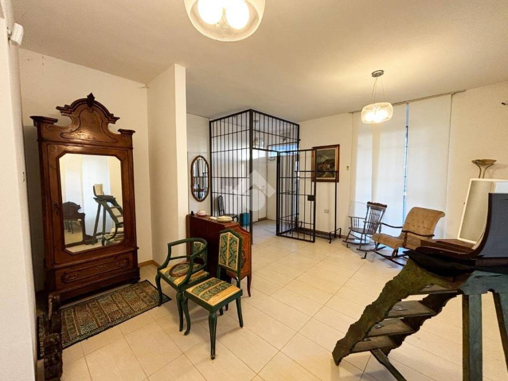 negozio in vendita a Taceno