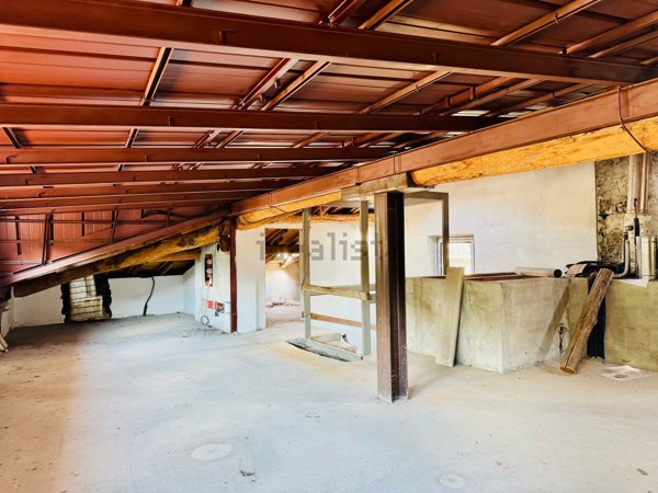 casa indipendente in vendita a Taceno