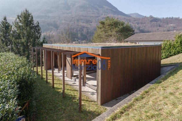 casa indipendente in vendita a Taceno