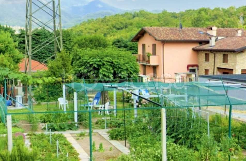 casa indipendente in vendita a Valgreghentino in zona Villa San Carlo