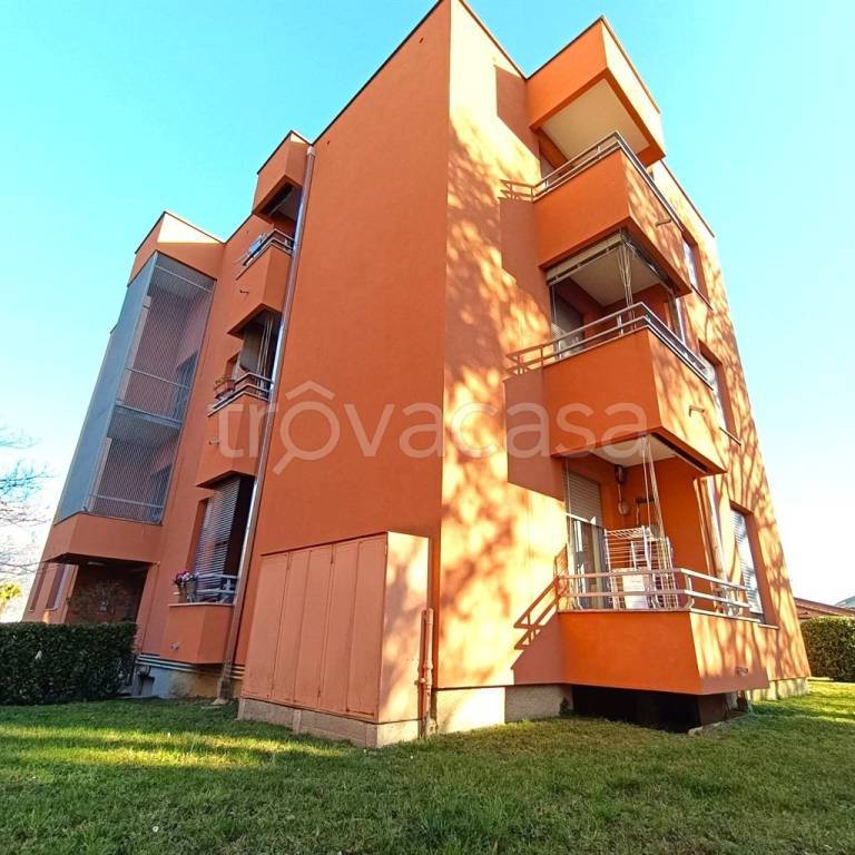 appartamento in vendita a Valgreghentino in zona Villa San Carlo