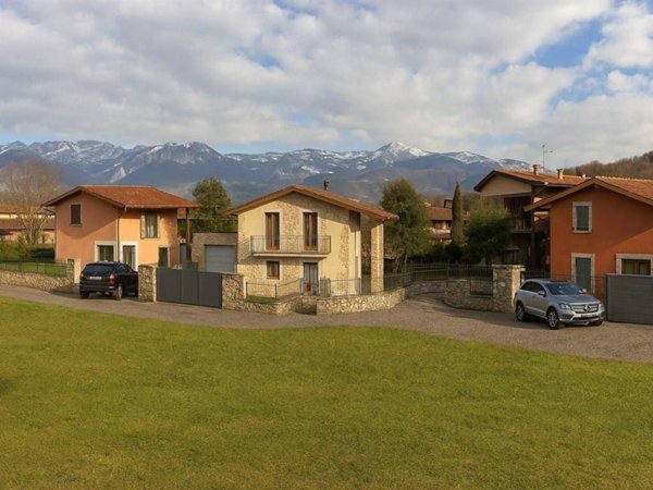 casa indipendente in vendita a Valgreghentino