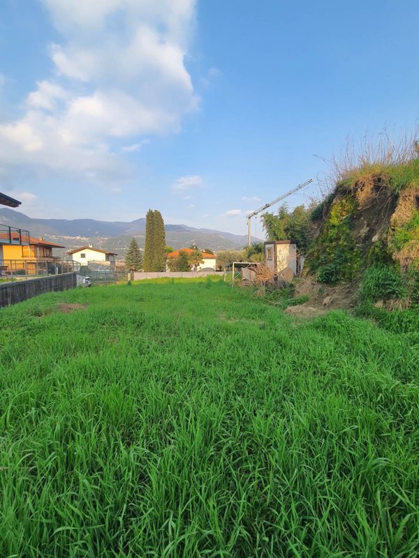 terreno edificabile in vendita a Valgreghentino in zona Villa San Carlo