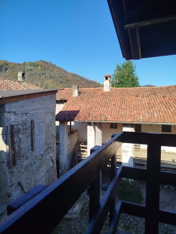casa indipendente in vendita a Valgreghentino in zona Villa San Carlo