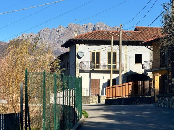 appartamento in vendita a Valgreghentino in zona Villa San Carlo