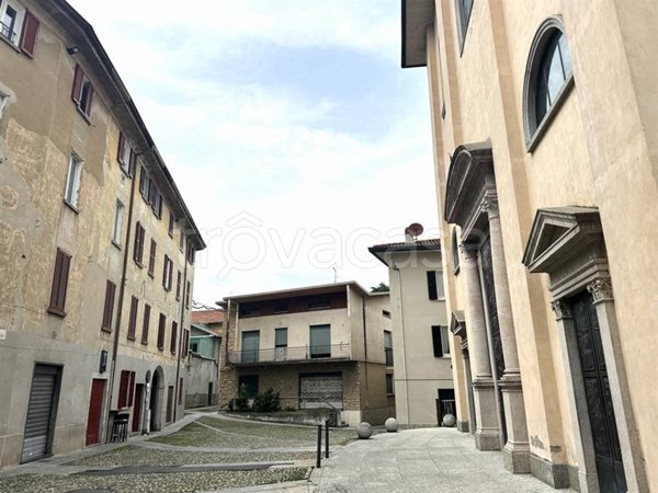 appartamento in vendita a Valgreghentino in zona Villa San Carlo