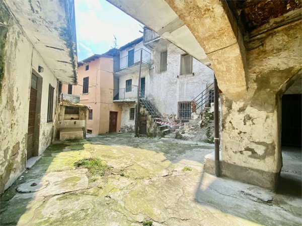 casale in vendita a Valmadrera in zona Centro Storico