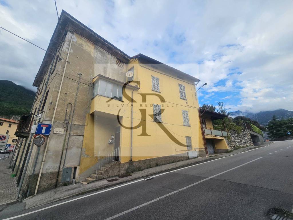 appartamento in vendita a Valmadrera in zona Centro Storico
