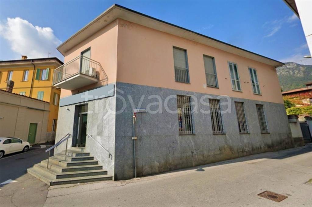 negozio in vendita a Valmadrera in zona Centro Storico