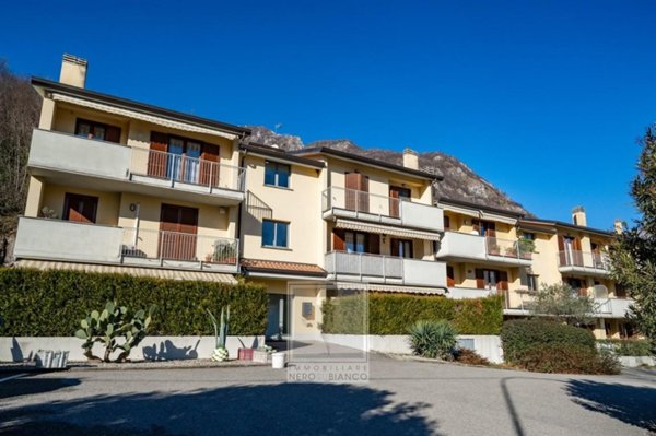 appartamento in vendita a Valmadrera in zona Parè