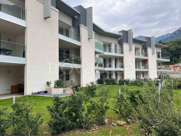 appartamento in vendita a Valmadrera in zona Parè