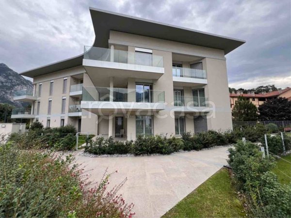 appartamento in vendita a Valmadrera in zona Parè