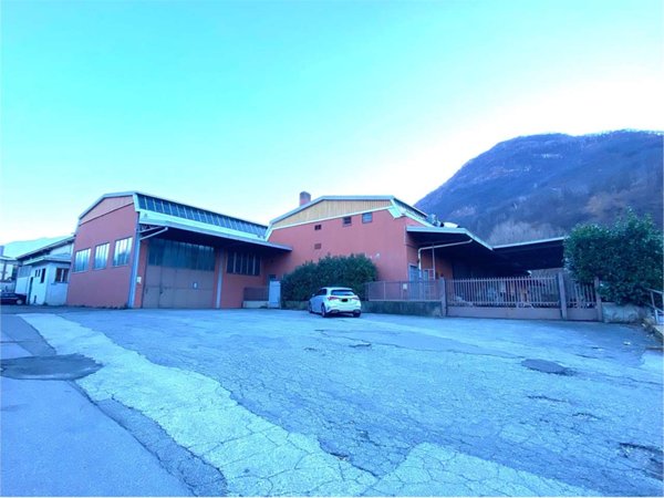 capannone in vendita a Valmadrera