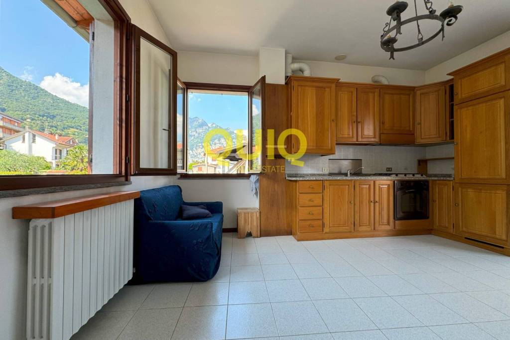 appartamento in vendita a Valmadrera in zona Centro Storico